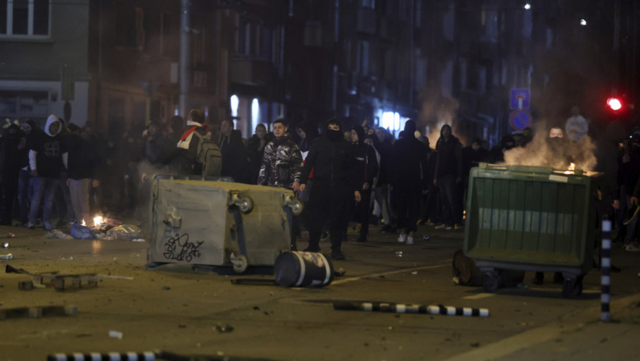 Najmanje 12 osoba povređeno u Sofiji u sukobima navijača i policije