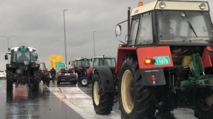 Završen protest poljoprivrednika: Demonstranti povukli traktore