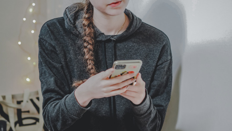 "Tralalero tralala", četbotovi i striming: Šta deca digitalnog doba pretražuju na internetu?