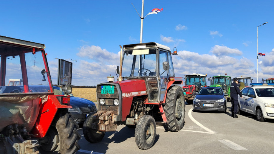 Završena tročasovna blokada: Poljoprivrednici blokirali prilaz auto-putu u Novom Sadu