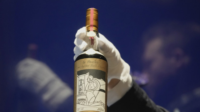 Boca škotskog viskija prodata na aukciji u Londonu za rekordnih 2,5 miliona evra