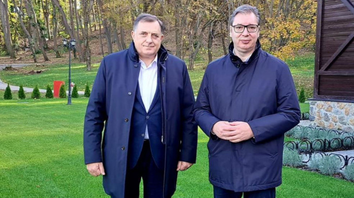 Vučić razgovarao sa Dodikom o svim važnim pitanjima za Srbiju i Republiku Srpsku
