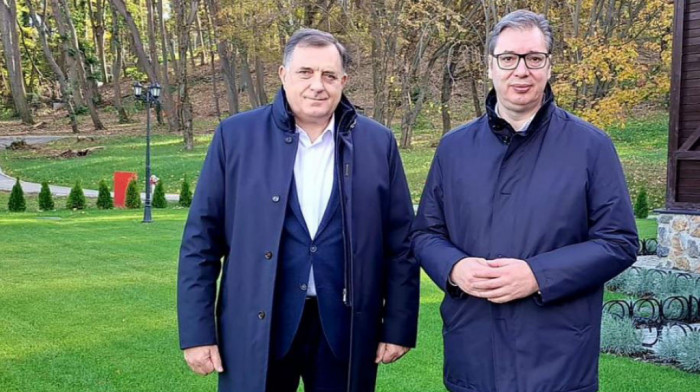 Vučić razgovarao sa Dodikom o svim važnim pitanjima za Srbiju i Republiku Srpsku