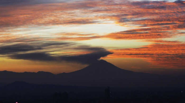 Vulkan Popokatepetl u Meksiku počeo da izbacuje pepeo