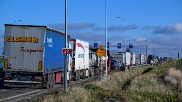 Vozači kamiona blokirali graničene prelaze Kelebija i Horgoš zbog dugog čekanja