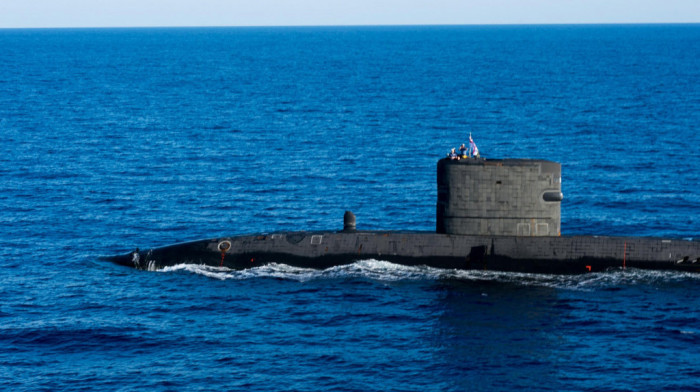 Britanska nuklearna podmornica zbog kvara krenula da tone, posada sprečila katastrofu