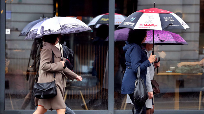 Na snazi žuti i narandžasti meteoalarm: Stiglo zahlađenje sa kišom, grmljavinom i gradom, od petka ponovo toplije