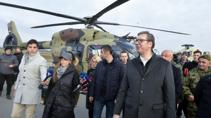 Vučić obišao nove helikoptere i avione u Batajnici: "Planiraju se ogromna ulaganja u namensku industriju"