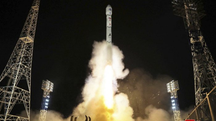 Uspeli iz trećeg puta: Kim Džong Un odao priznanje naučnicima na lansiranju šijunskog satelita