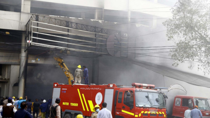Najmanje devetoro ljudi poginulo u požaru u tržnom centru u Pakistanu