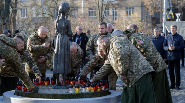 Smrt od gladi: Ukrajinci pale spomen-sveće u čast žrtava Holodomora