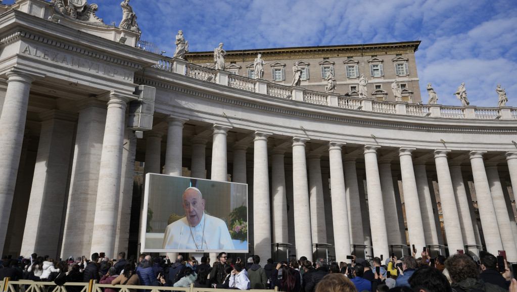 Papa Franja danas se nije pojavio na Trgu Svetog Petra, ima upalu pluća