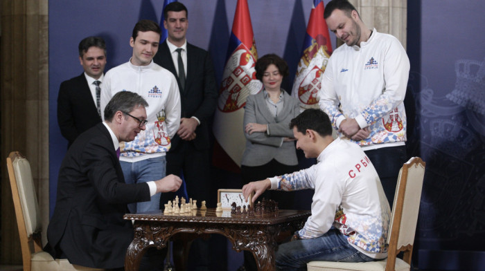 Vučić primio šahiste, osvajače zlatne medalje na Evropskom prvenstvu: Trostruko veći budžet za šahovski savez