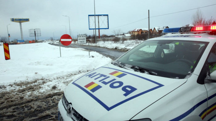 U delovima Rumunije zbog snega zatvorene škole, nema struje, zavejani automobili