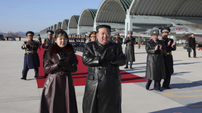 Kim na godišnjici osnovanja vojske: Zbrisaćemo neprijatelje ako pokušaju da upotrebe silu protiv nas