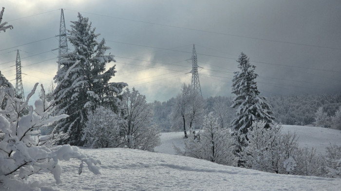 Stižu hladni front i zahlađenje: Na Kopaoniku počeo da pada sneg, očekuje se da napada 20 centimetara