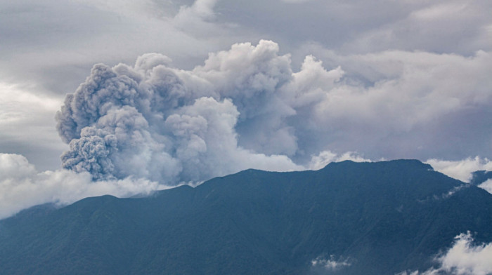 Erupcija vulkana na jugozapadu Japana, izdat treći stepen upozorenja - ne prilaziti krateru!