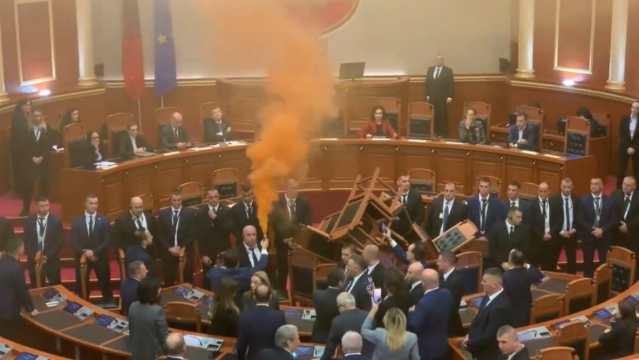 Epilog haosa u albanskom parlamentu: Salji Beriša i pet opozicionih poslanika isključeni iz rada Skupštine