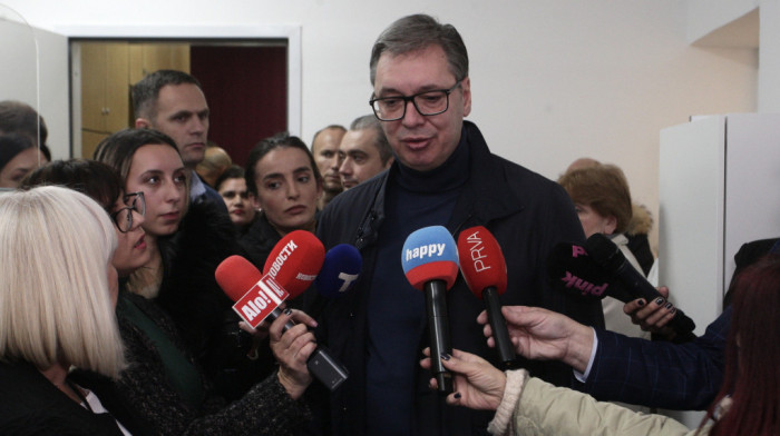 Vučić obišao DZ u Kruševcu koji je dobio najsavremeniji mamograf: Držva će za ovu bolnicu izdvojiti 40 miliona evra