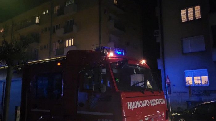 Izbio požar u stambenoj zgradi u Čačku, nema povređenih