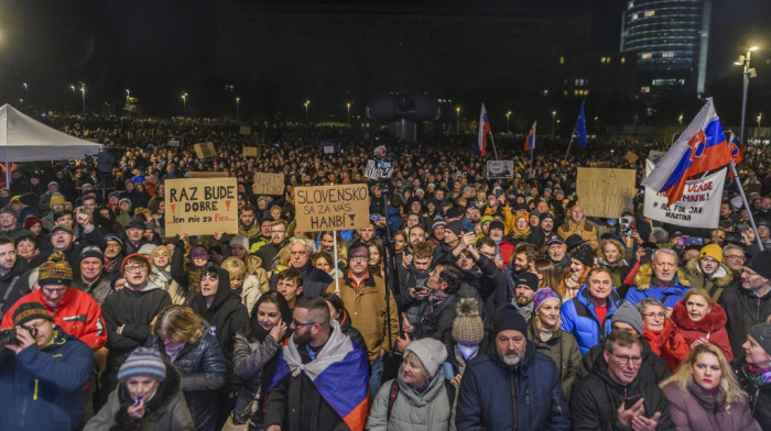 "Dosta je Fica": Slovaci protestovali protiv vladinih reformi tužilaštva