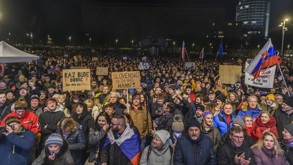 "Dosta je Fica": Slovaci protestovali protiv vladinih reformi tužilaštva