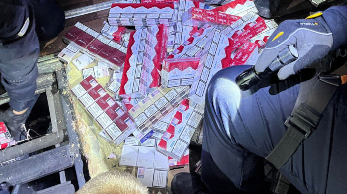 Policija na graničnom prelazu Bački Vinogradi sprečila šverc 5.670 paklica cigareta, uhapšena dvojica Subotičana