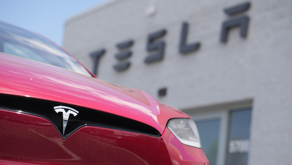Tesla povlači više od dva miliona vozila zbog neispravnog sistema za upozorenje