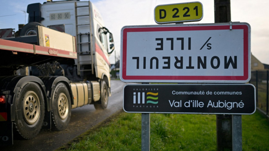 Besni francuski farmeri okrenuli hiljade saobraćajnih znakova naopačke: Iza gesta stoji jasna poruka