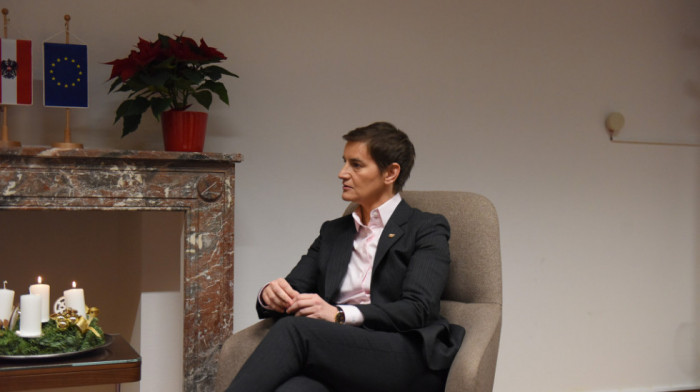 Brnabić: Srdačan susret sa predsednikom Francuske Makronom
