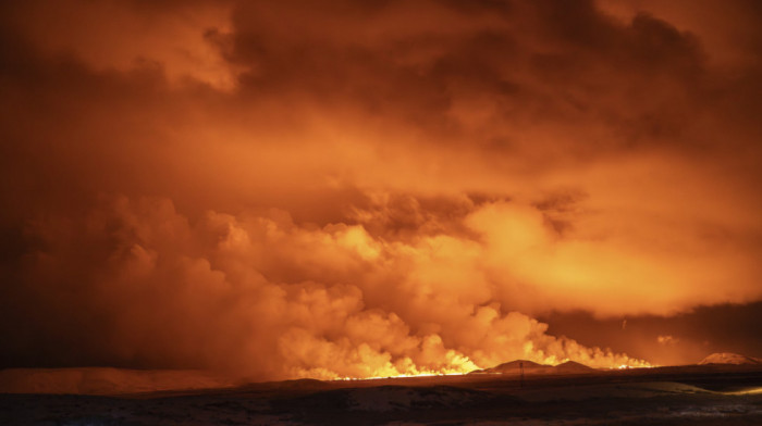 Silovita erupcija vulkana na Islandu: Skoro 4.000 ljudi evakuisano, nema podataka o žrtvama