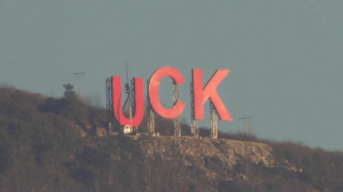 Slova "UÇK" osvanula na brdu iznad Kosovske Mitrovice