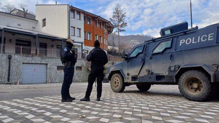 Euronews Srbija u Banjskoj: Selo ponovo u fokusu javnosti, prisutna policija, kompleks "Rajska banja" pod ključem