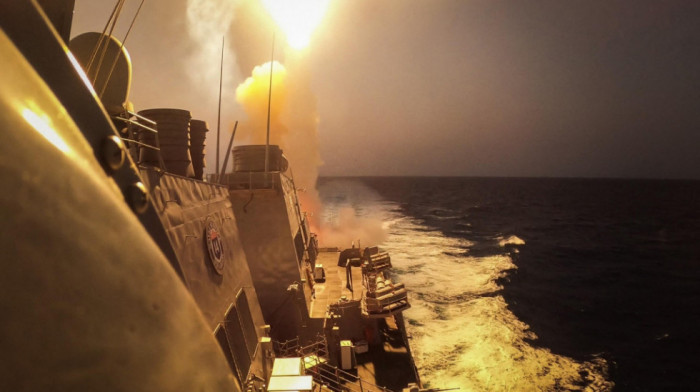 Tanker sa naftom na meti raketnog napada u Crvenom moru