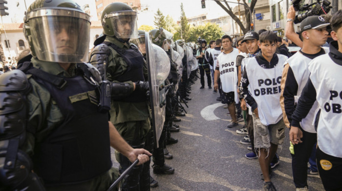 Više desetina demonstranata povređeno na protestima protiv reformi u Buenos Ajresu