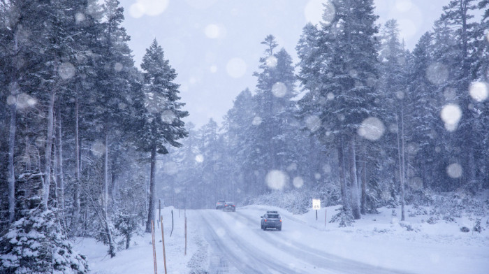 Posle tmurnog božićnog jutra stiže oštro zahlađenje: U pojedinim delovima Srbije kiša se pretvara u sneg