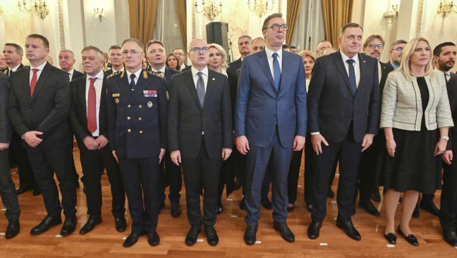 Vučić: Nastavljamo da se borimo da Vojska Srbije dobije status koji zaslužuje