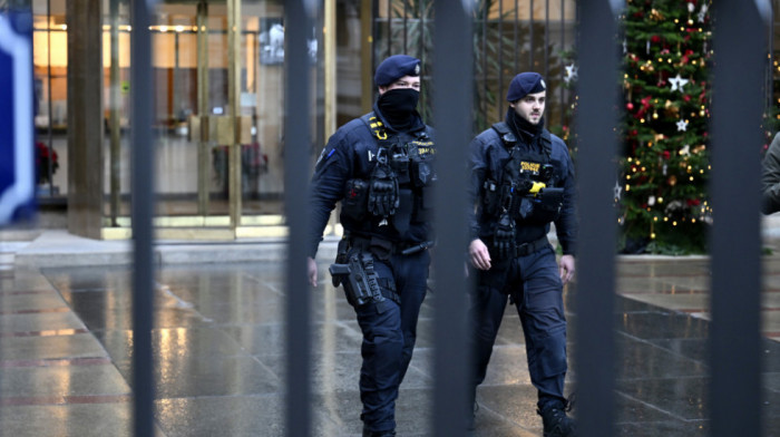 U Pragu uhapšen muškarac zbog sumnje da nosi bombu