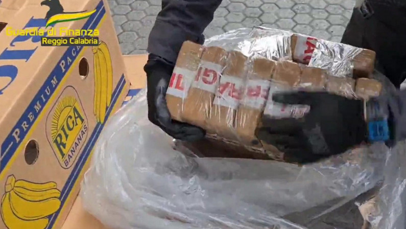 "Lažne banane" na jugu Italije: U Kalabriji zaplenjeno 250 kilograma kokaina iz Ekvadora