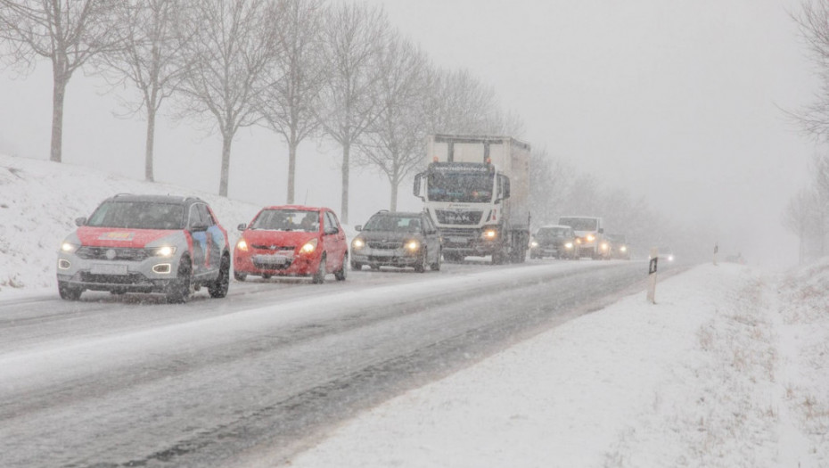 Otežan saobraćaj zbog snega u Zlatiborskom okrugu
