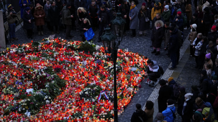 Dan žalosti u Češkoj zbog masovnog ubistva na univerzitetu, u gradovima pojačane mere bezbednosti