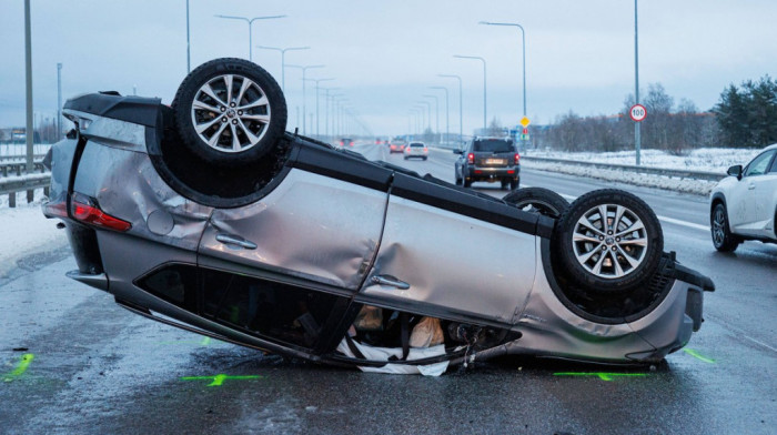 Teške saobraćajne nesreće u Hrvatskoj: Dve osobe stradale, automobil se prevrnuo na krov