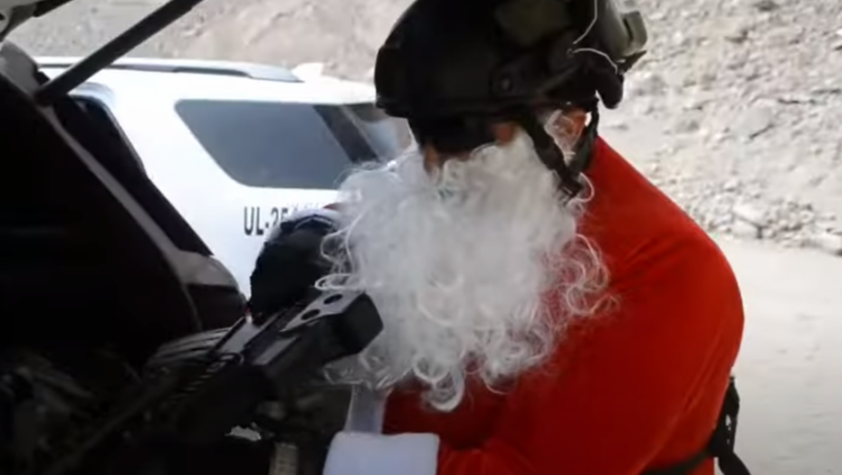 Božićne racije u Peruu: Policajci o odelima Deda Mraza hapse dilere (VIDEO)