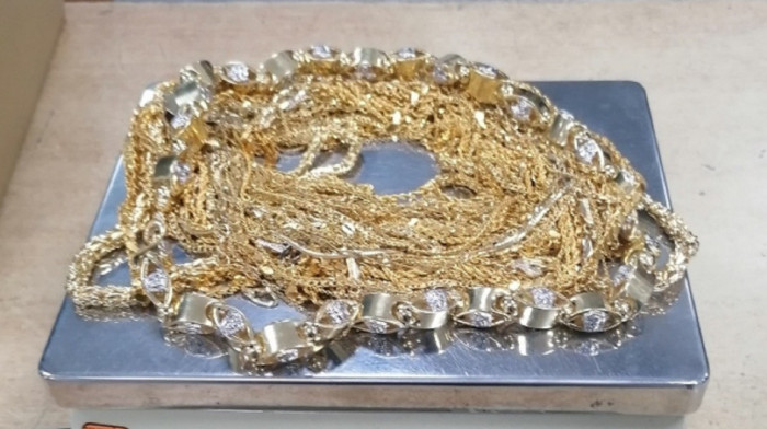 Na Gradini sprečen pokušaj krijumčarenja zlatnog nakita vrednog 8,3 miliona dinara