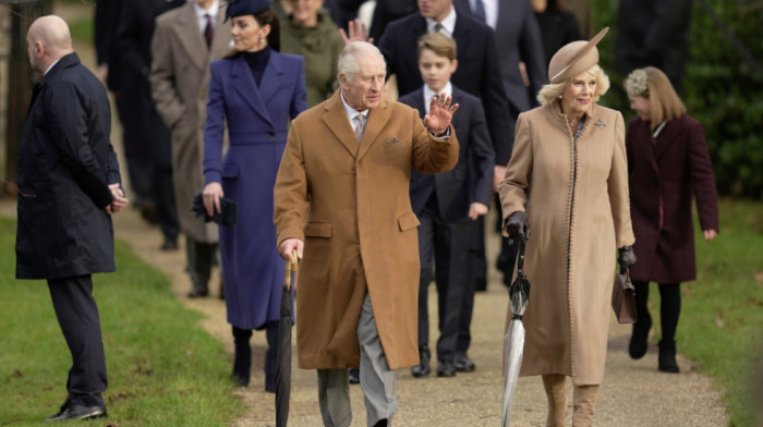 Britanska kraljevska porodica na Božićnoj službi bez Harija i Megan