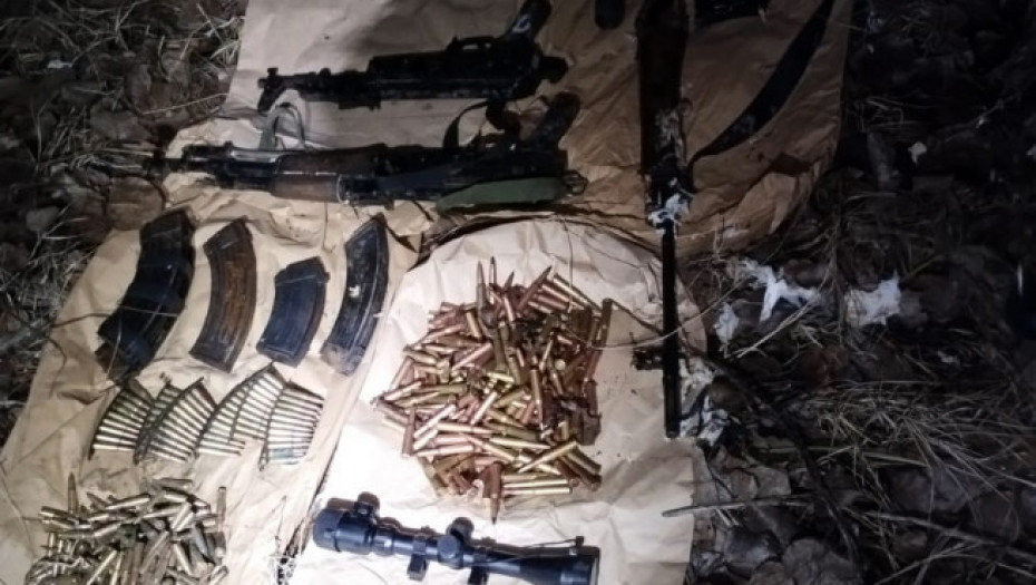 Uhapšen Avganistanac zbog krijumčarenja ljudi, policija zaplenila veliku količinu oružja