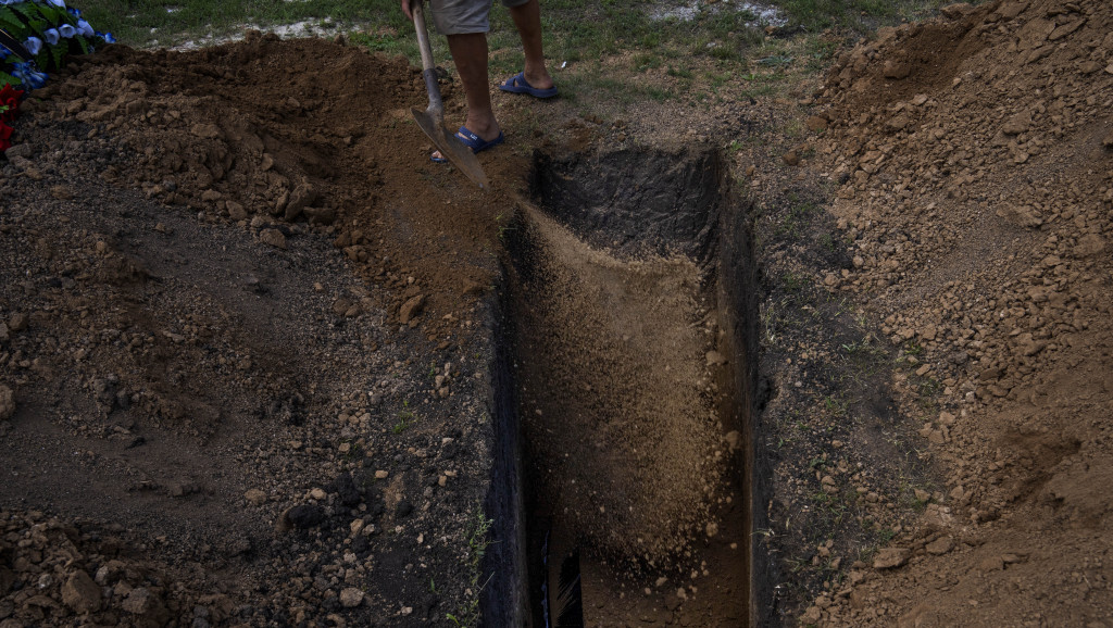 Turčin sam sebi iskopao grobno mesto pre smrti, noću u njemu spava