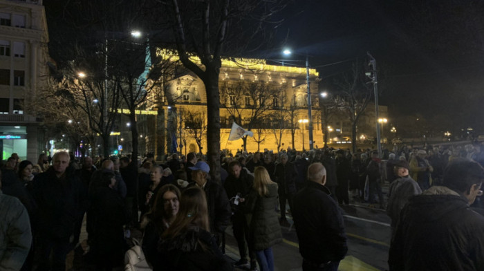Održan još jedan protest koalicije "Srbija protiv nasilja", okupljeni šetali do studenata koji blokiraju saobraćajnicu