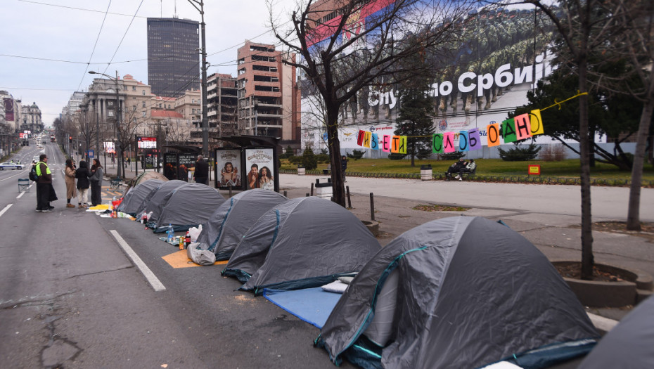 Grupa studenata provela noć na raskrsnici Kneza Miloša i Birčaninove