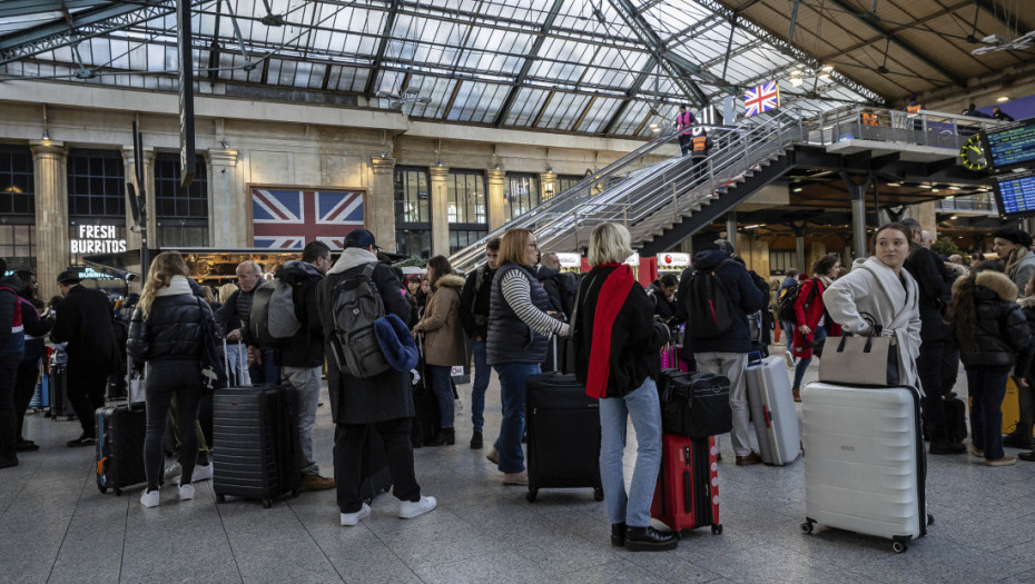 Oko 30.000 putnika zaglavljeno u Londonu jer je Jurostar otkazao vozove zbog poplave